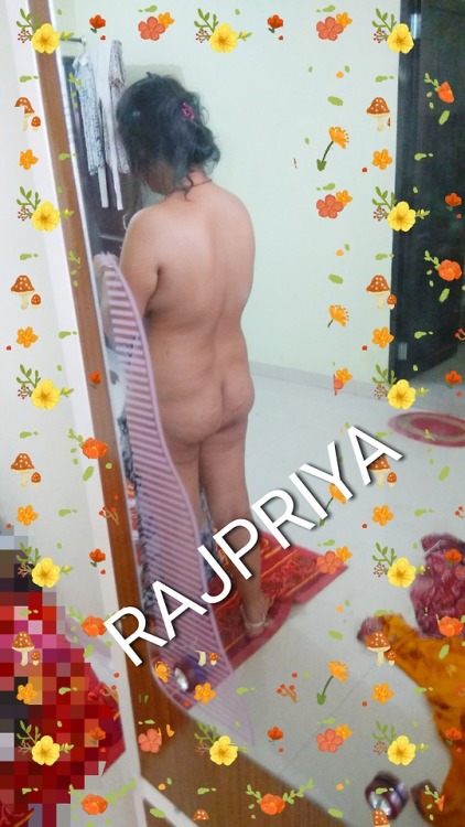 aayushraj: rajpriya1: Priya showing her ass Yeh gaand muje dede ek raat bhar k liye bhabhiji