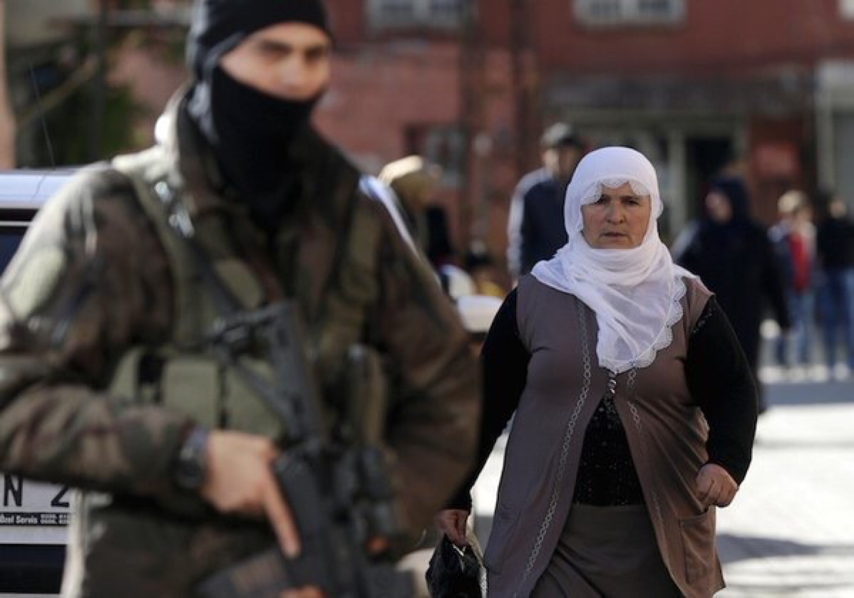 streetartlerin:  tell-me-v:  quzelqort:  sessizsakindingin:  Kurdistan is voting