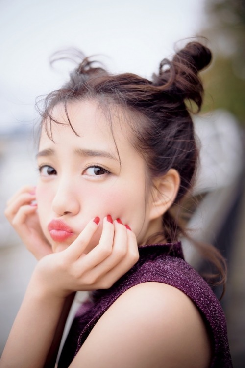 soimort:  加藤玲奈 - Twitter - Wed 14 Mar 2018  写真集の表紙と裏表紙公開✨✨✨✨ 小嶋さんにアドバイスを頂き、秋元先生にも相談させて頂いてこの写真を表紙にする事にしました🙇🏻‍♀️