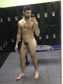 bromofratguy:  Love the dark pubes