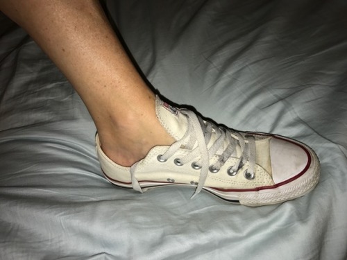 irish-soles:All day in Chucks, they stink soooo bad!#irishsoles