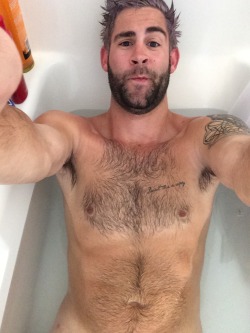 happyhourprofessional:  Baths are fun. I should do this more often. 