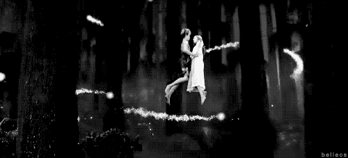 —Wendy, solo estamos jugando, ¿no? A que tú y yo somos…—Oh… si.—Wendy,