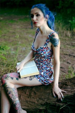 bibliotecaerotica:  Que Bonito es Leer…