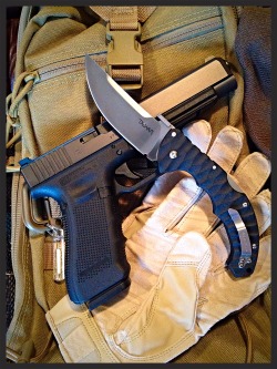 coldsteelknives:  Cold Steel Talwar with modded handles.Photo by: Patrick K.www.coldsteel.com