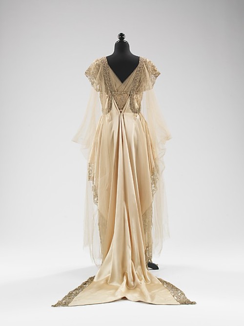 fashionsfromhistory:  Evening Dress Callot Soeurs Fall/Winter 1915-1916 MET