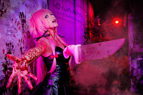 xxgeekpr0nxx:  Yup, these photos by And Yamasaki of Witchiko as Yuno from Future Diary are pretty fucking killer! 