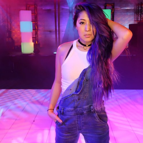 thefemaledivision: Mari with her “My-overalls-suddenly-came-off” pose. this picture slay