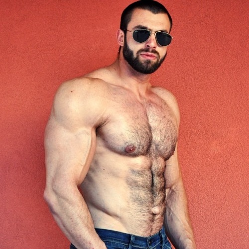 howtobeterrell:  How could you see this man adult photos