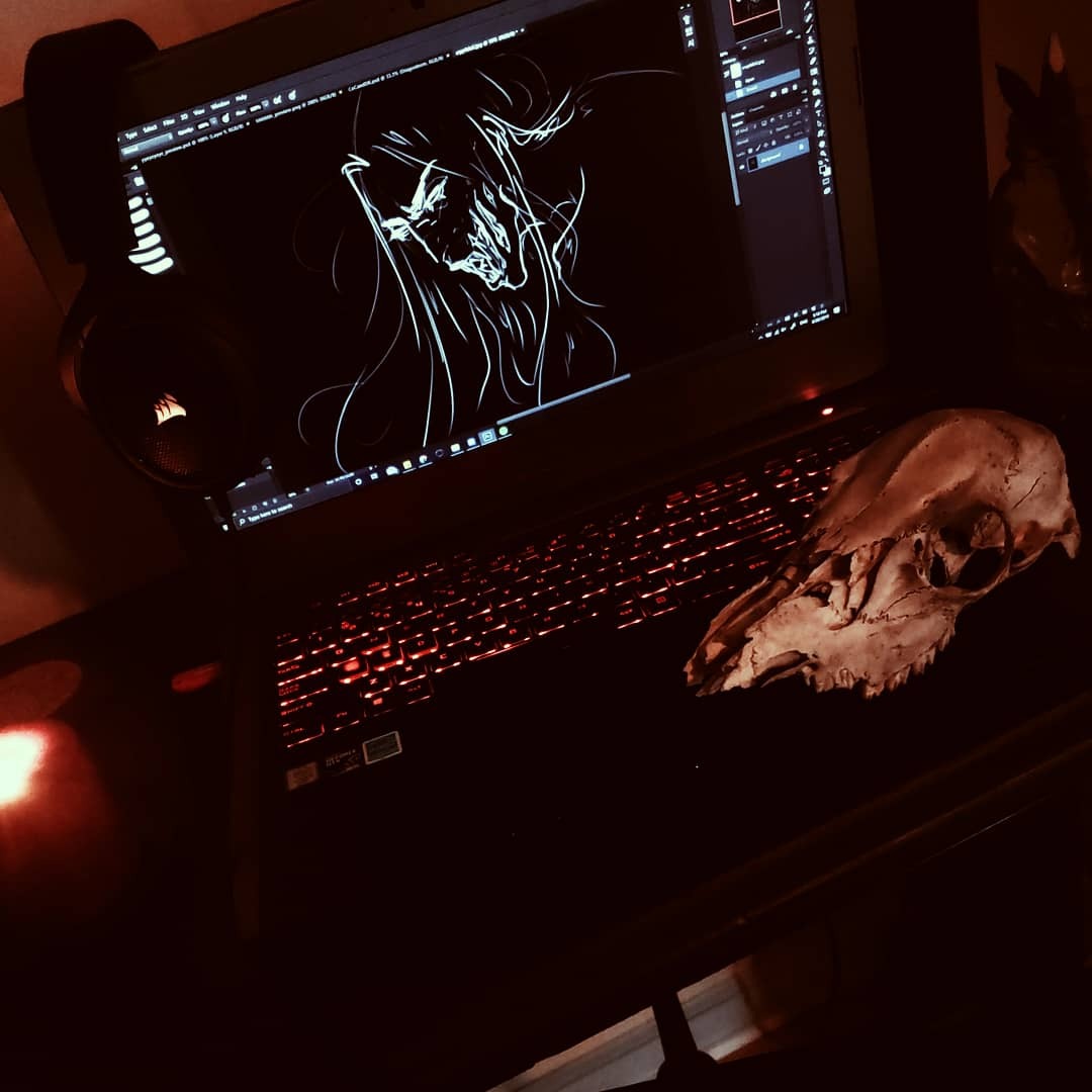 My participation for #ShareYourStudio 🗡@patreon asked, I answered. Enjoy my boring digital art setup (my @huiontablet goes in my lap)
