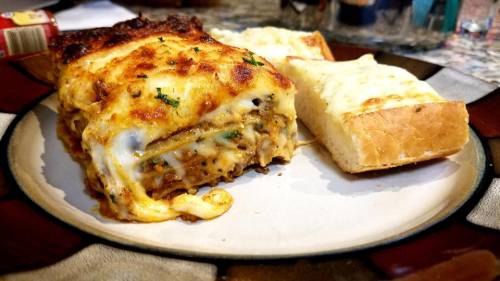 I made lasagna with cheese bread because cheese is delicious! Check this blog!