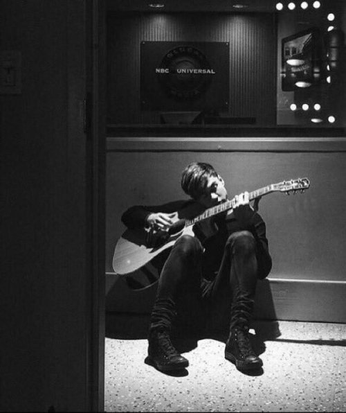 Calum + Guitar