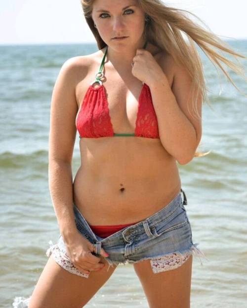 Flashback to #summer #photoshoot at #lakemichigan #beach #tonywrightphotography #red #longhairdontca