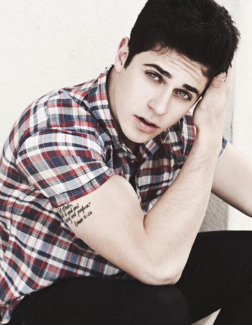 diggin-that-dude:  David Henrie 