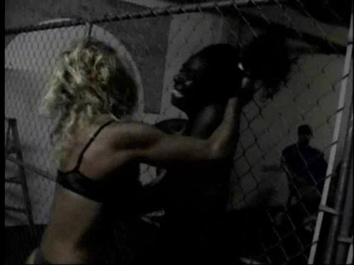 amazonsparadise: Cage Fights at the Backalley Gym. Lee vs. Suzanne (from Floridas Womens World Wrest
