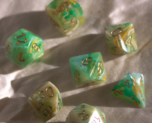 fatepolyhedron:golden light streaming through the riverdice: chessex marble green (reinked)