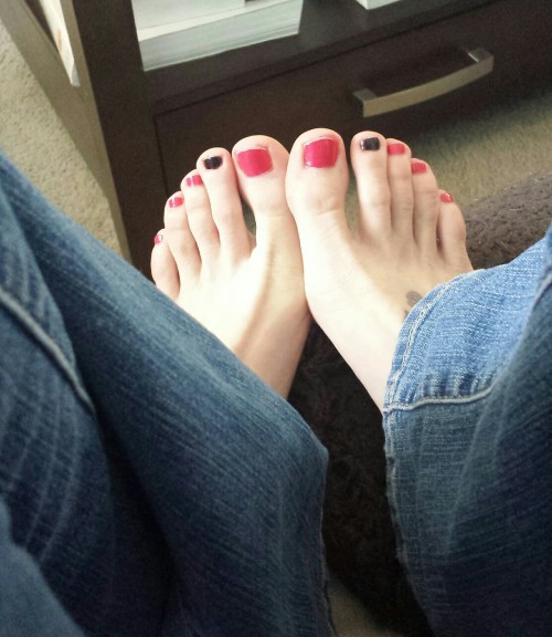 barefootwomen101: wvfootfetish: obnoxiouslyperky: All done!  Gorgeous