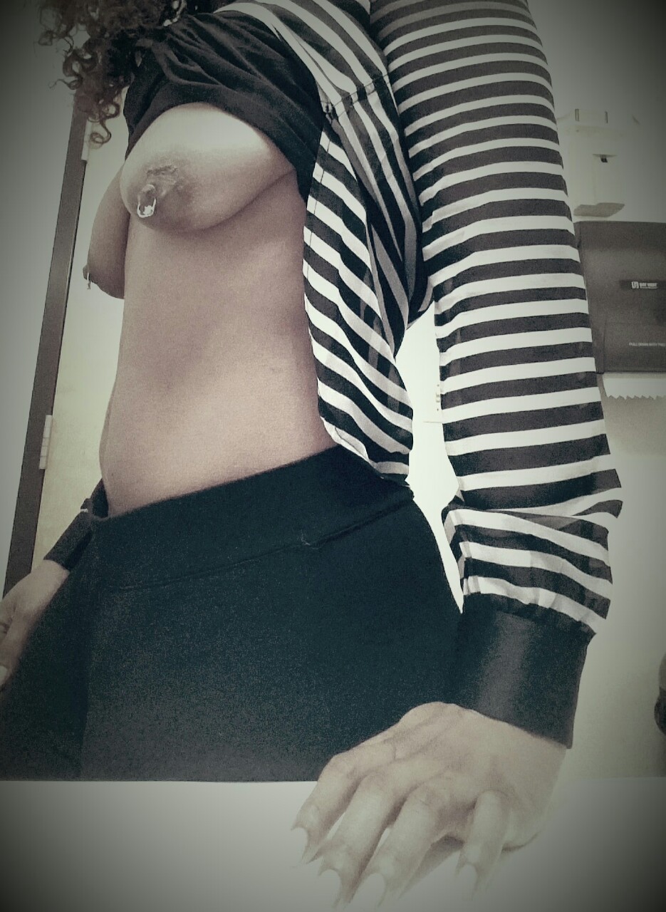 acequeenent:  I’m horny. I need some good dick from daddy. Can’t wait to get