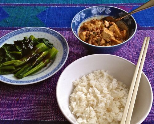 A simple lunch of white rice, homestyle spicy dofu with minced pork, and steamed gailan with oyster 