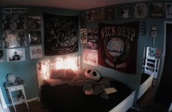 neckiedeep:  stereotypical pop punk kid bedroom