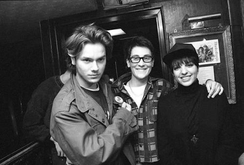 elizabitchtaylor:90sclubkid:River Phoenix, k.d. lang, and Liza Minnelli in 1991this is just what que