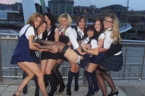 chavtopia-uk: topheavyhotties.tumblr.com/ seliesluts.tumblr.com/  chavtopia-uk.