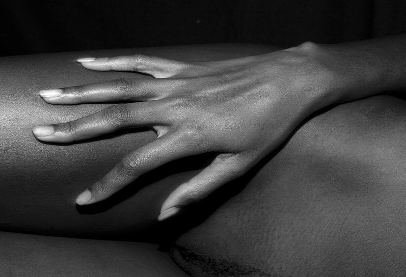 sensationlevels: siyahalbatros:   hand - body (via TumbleOn) 