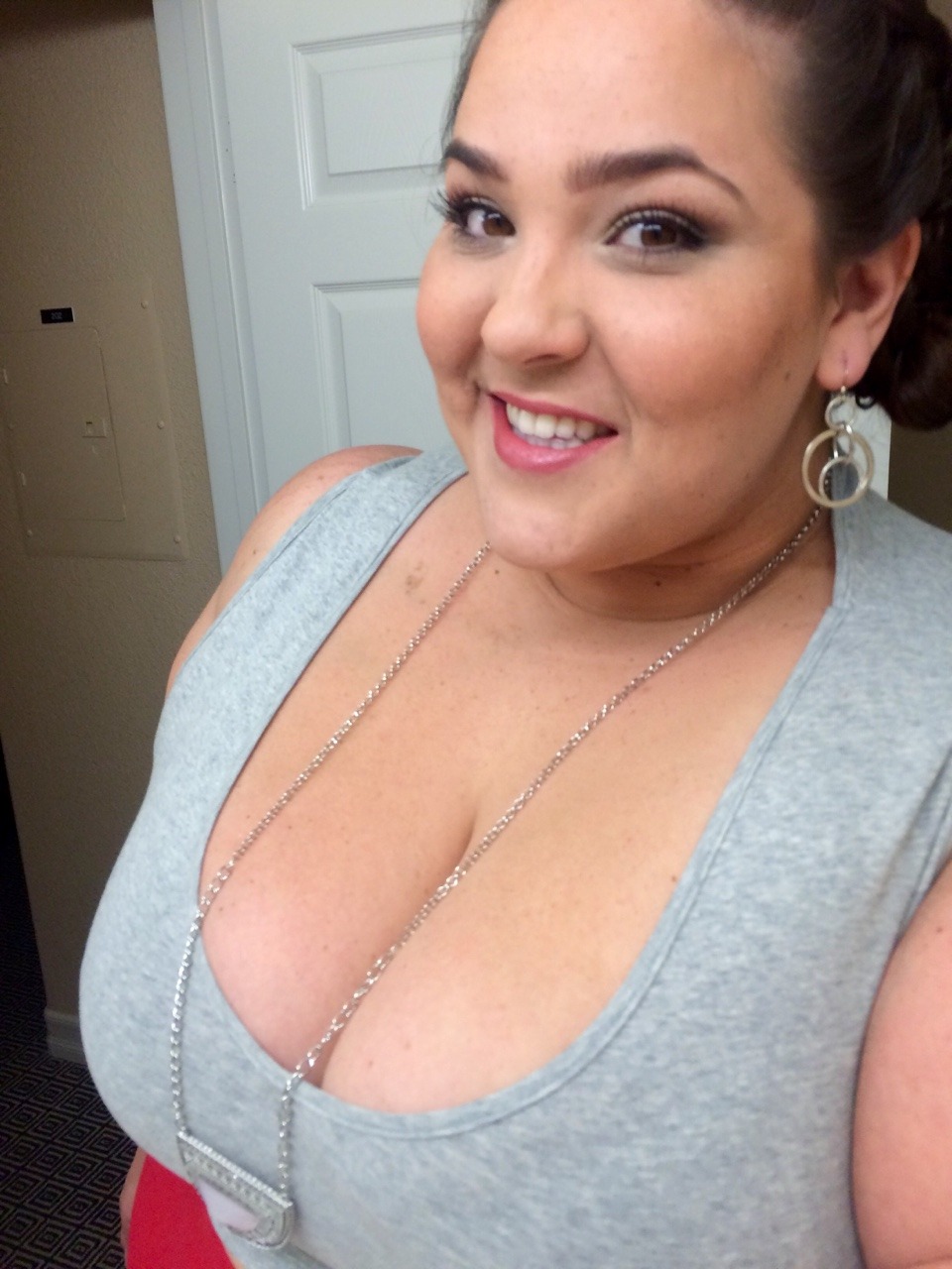 I was feeling pretty damn cute last night. :)