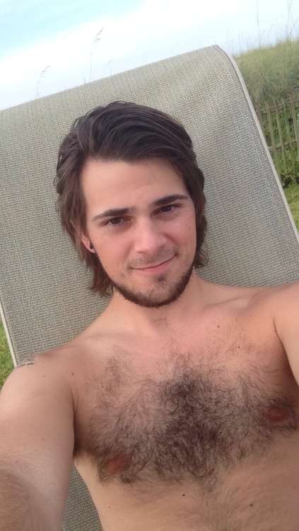 aubsticle:  Aight maybe I’ll give y’all one shirtless beach selfie. 