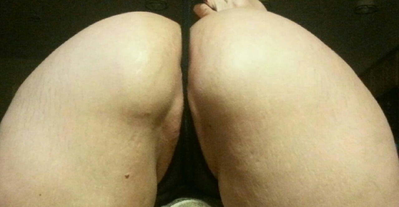 meatgod:  arodriguez46:  My sluty wife loves to tease me  Amazing ass and presentation,