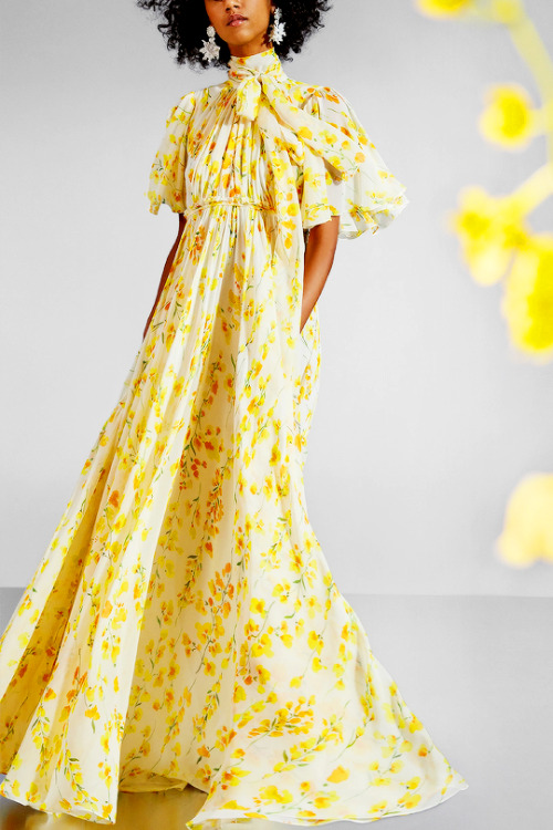 CAROLINA HERRERA Pre-Fall 2020if you want to support this blog consider donating to: ko-fi.com/fashi