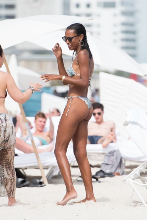 angeljastookes:Jasmine Tookes on Miami Beach on February 20, 2018. xx