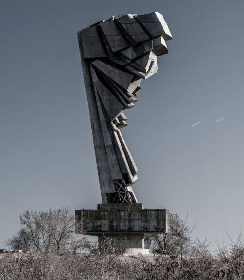 socialistmodernism:Youth monument,Danube–Black Sea CanalStraja, Romania.by artist Pavel Bucur. 1986©