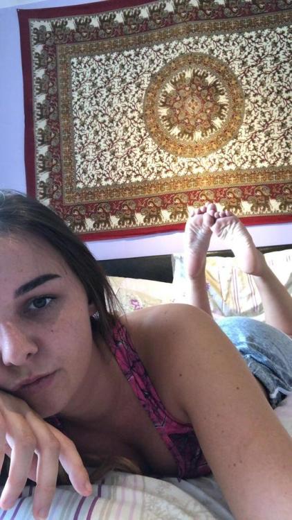foot-fetish-ladies:My first face picture!
