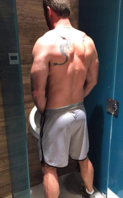 worldofurinals:  menatpiss1:  coachingcoach:  Pissing coach  Imagine what his dick looks like    Muscle dude