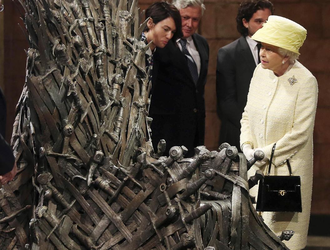 fy-gameofthrones:  Queen Elizabeth visits the Game of Thrones set in Belfast - 06/24/2014