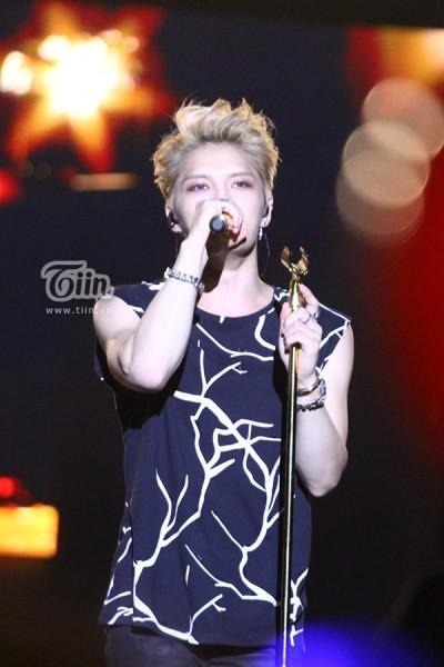 ilovekimjaejoong:  30/8/2014 in vietnam (4) 