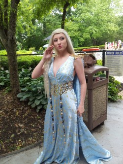 chivalryyetlives:  Can we talk about Khaleesi at animenext? 