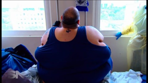 massivemyke:  iwanttobeafatman:  fatbearcub:  Fattest Australian  1029-pound, 35-year old man. BMI was 145  https://au.news.yahoo.com/sunday-night/features/a/27776106/i-was-eating-myself-to-death/  Such an inspiration for this lil young aussie  Fuck yeah!