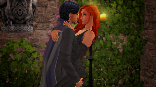 cozy-sims: Happy Spooky Season from the Caliente family &amp; Don!