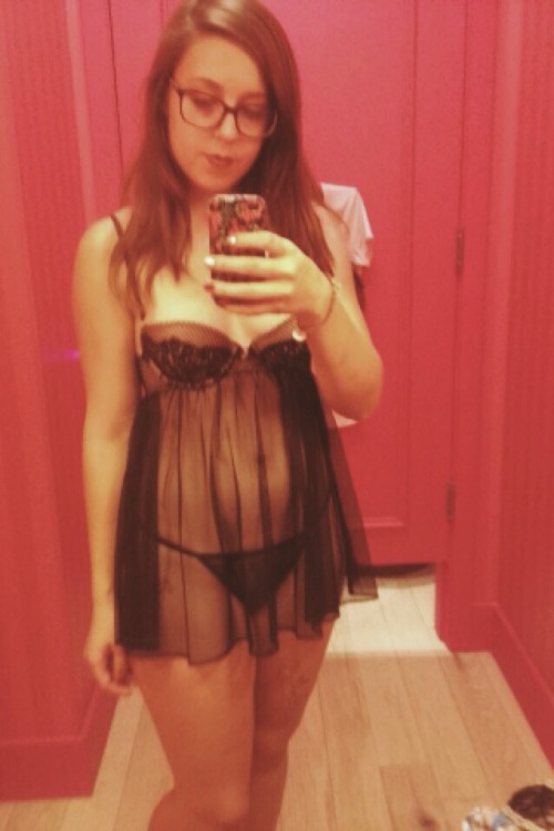 colourfulpuke: Going out for the night compared to staying in 😘 