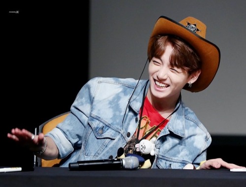 bangtan: © pro memoria | Do not edit.  The duality of Jeon Jungkook will never cease to amaze m
