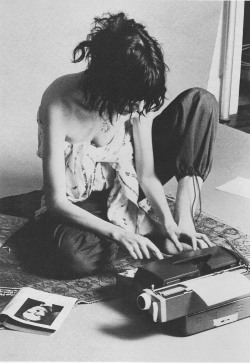 iaintnobodyswhore:Patti Smith, 1977