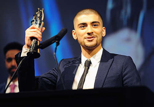 harrystylesdaily: Zayn accepts his award at the Asian Awards 2015.