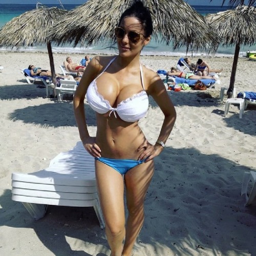 beachillz: #beachlife #beachbum #beachgirl #paradisebeach #paradise #beach #aruba #bikikis #wickedbi
