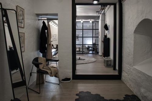 Dreamy Industrial Apartment | Goteborg, SwedenLayout: (Source: alvhem.com)