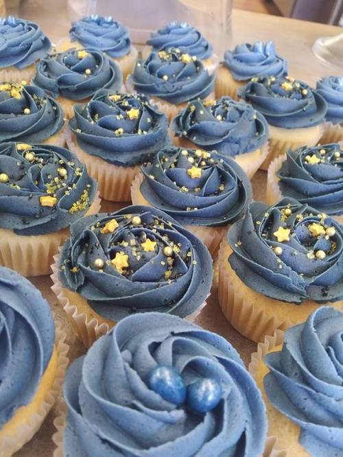 thevegancauldron: Vegan Cupcakes!  Vanilla and Blueberry!  These may or may not have been Harry Pott