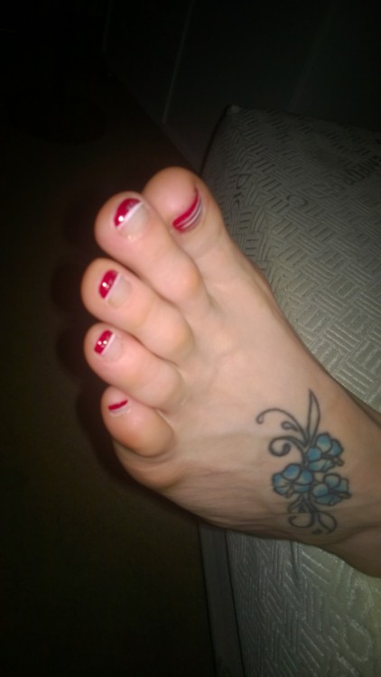 mssweetnesshasprettytoes:It’s been way too long since I had pretty toes, Love my new nails!  :) ~Swe