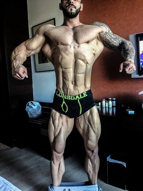 whitepapermuscle:  Roberto Alexandru