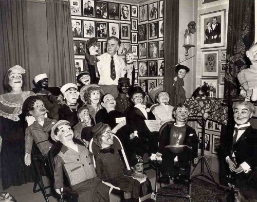 mannequinsvitrine:  Collection de poupées ventriloques de While Berger. 